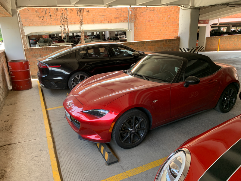 The overhang’s length is of approximately a meter from the wheel centerline, or about 65-70cm of plastic.